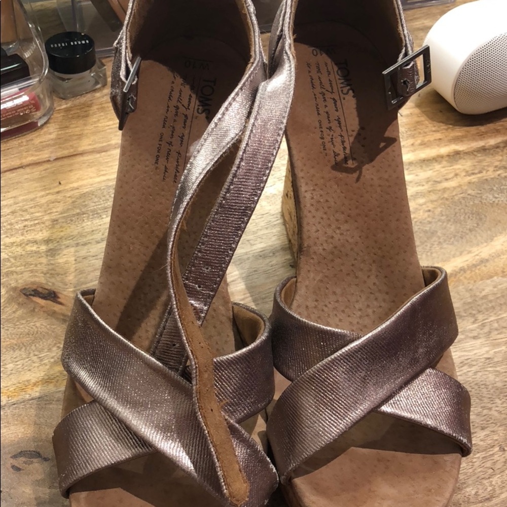 Bronze wedges